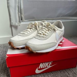 BRAND NEW Nike Daybreaks